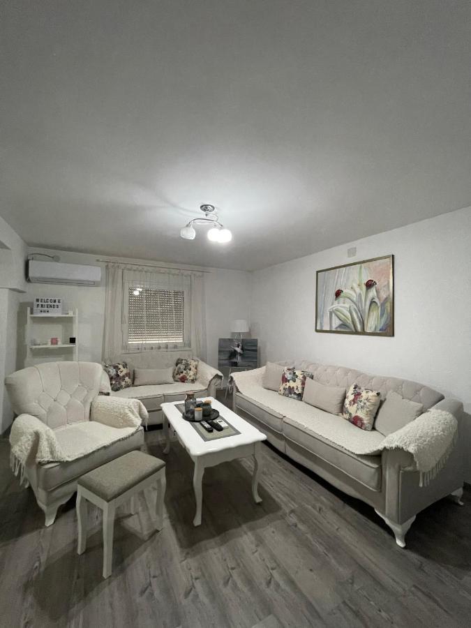 Antic Apartment Požarevac Buitenkant foto